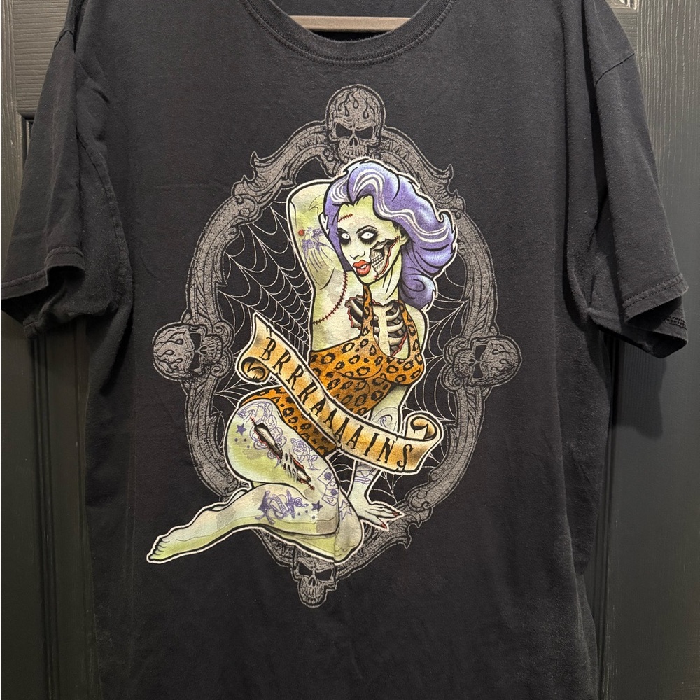Black Graphic T-Shirt with Zombie “BRRRAAAAINS”Design